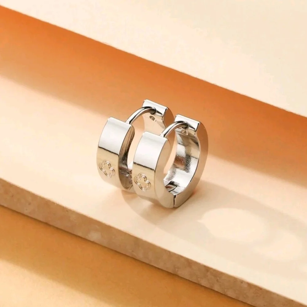 Elegant Silver Bracelet and Ring Set - Picture 4 of 5